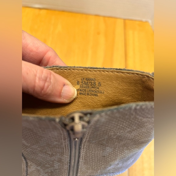 Lucky Brand Skin Textured Embossed Skin Gray Ankle Booties leather upper 8.5 - Picture 10 of 14